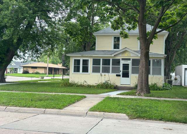 Property at 1302 Ave. D, Gothenburg, NE 69138, 5 beds, 3 baths