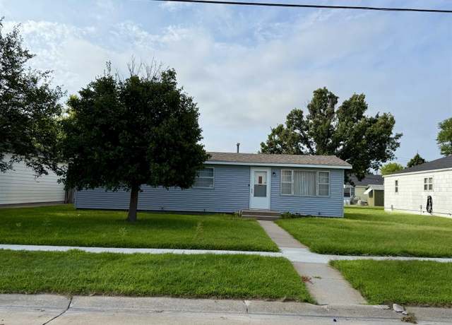 Property at 815 13th St, Gothenburg, NE 69138, 3 beds, 1 bath