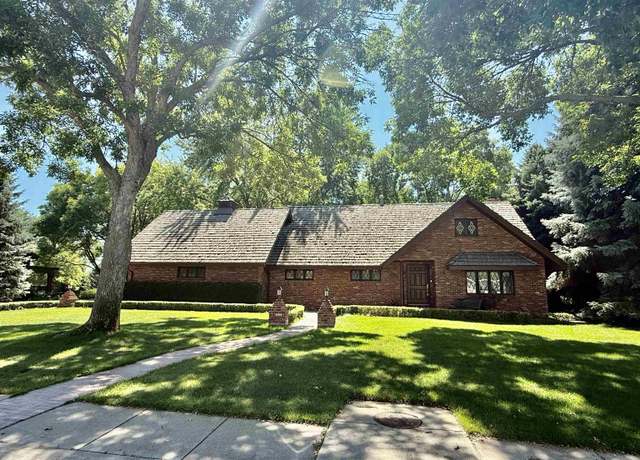 Property at 2210 W Leota St, North Platte, NE 69101, 3 beds, 2 baths