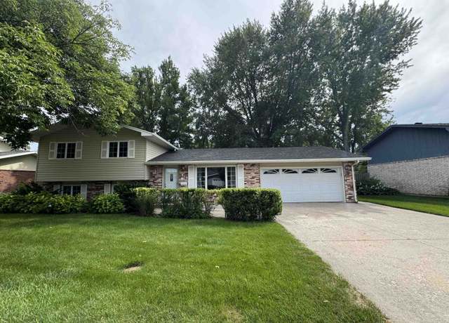 Property at 910 W Philip Ave, North Platte, NE 69101, 3 beds, 3 baths