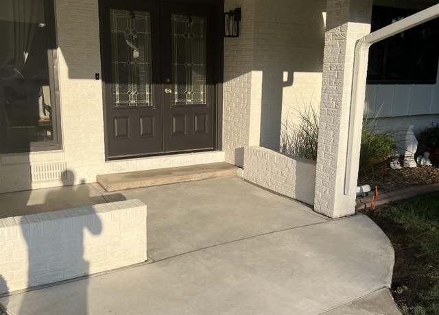 Property at 1121 Miles Ct, North Platte, NE 69101, 5 beds, 3 baths