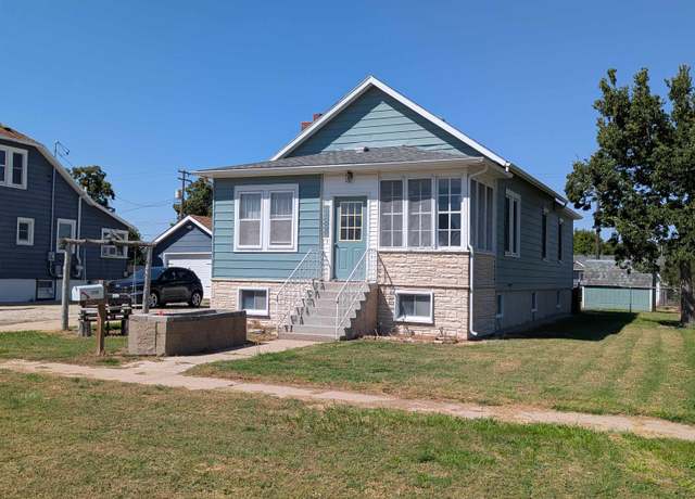 Property at 2309 W 2nd St, North Platte, NE 69101, 6 beds, 2 baths