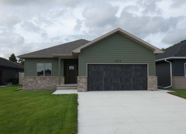 Property at 3613 Oriole Dr, North Platte, NE 69101, 4 beds, 2 baths