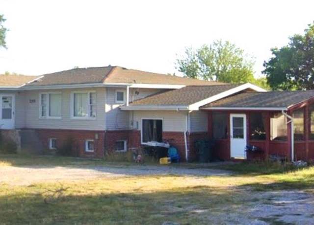 Property at 2205 N Sheridan Ave, North Platte, NE 69101, 4 beds, 2 baths