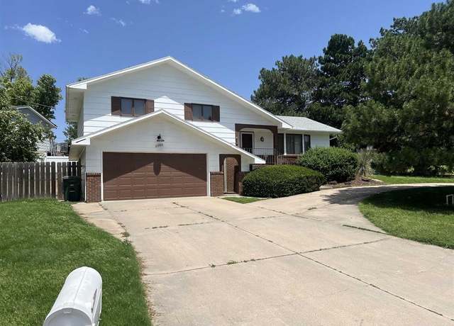 Property at 2300 Manor Dr, Dodge City, KS 67801, 3 beds, 3 baths