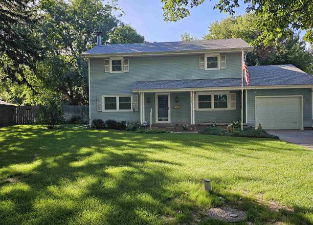 Property at 1907 La Mesa Dr, Dodge City, KS 67801, 3 beds, 2.5 baths