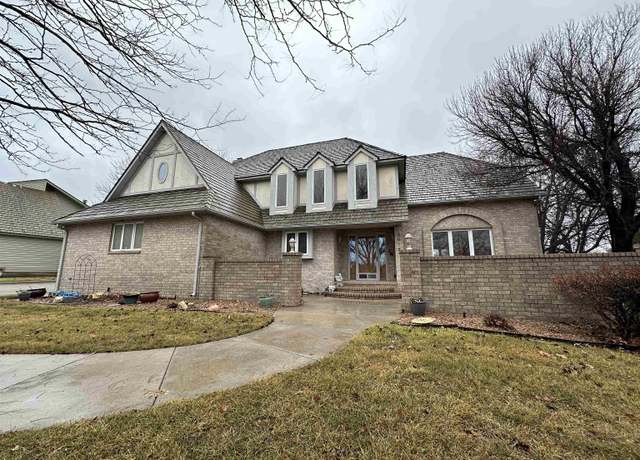 Property at 2015 Circle Lake Dr, Dodge City, KS 67801, 5 beds, 3.5 baths
