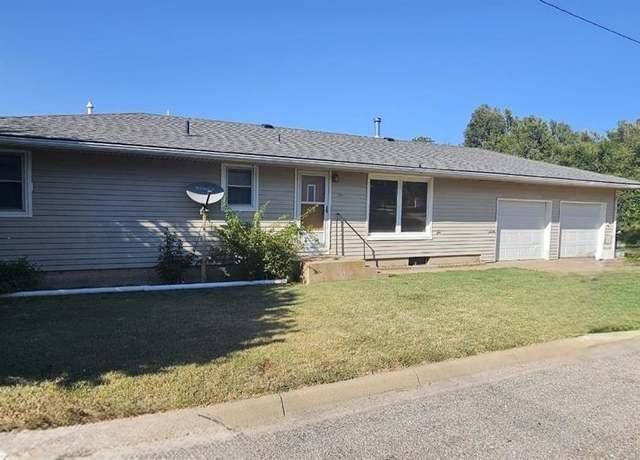Property at 622 E Adams St, Meade, KS 67864, 3 beds, 2.5 baths