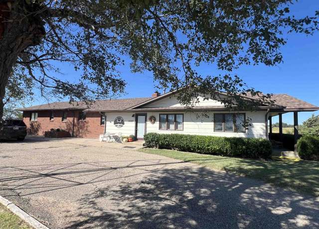 Property at 10537 Outlaw Rd, Dodge City, KS 67801, 5 beds, 4 baths