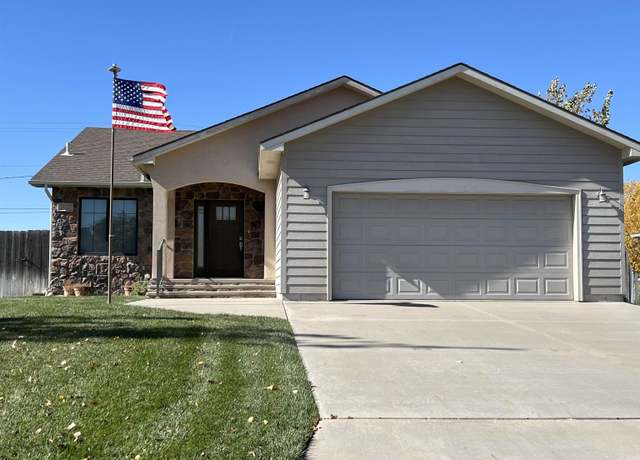 Property at 817 Ragan Rd, Dodge City, KS 67801, 4 beds, 3 baths