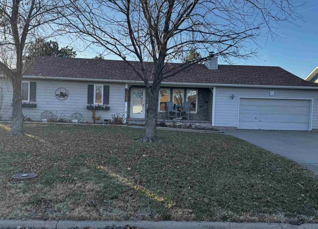 Property at 3005 Toalson Ave, Dodge City, KS, 3 beds, 3 baths