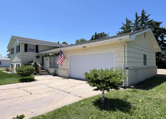 Property at 2501 6th Ave, Dodge City, KS 67801, 4 beds, 2.5 baths