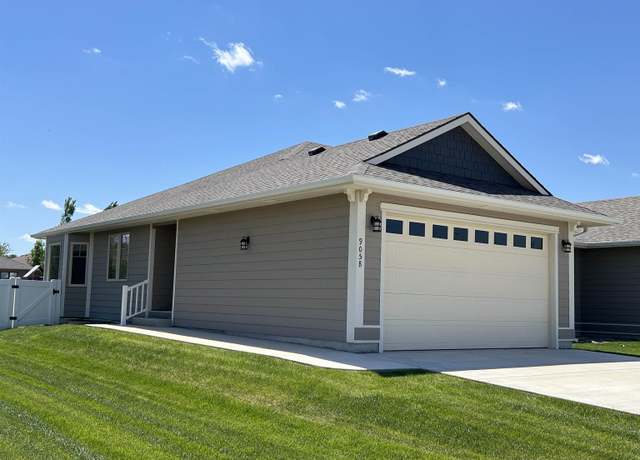 Property at 905 B Sunrise Ct, Dodge City, KS 67801, 4 beds, 3.5 baths
