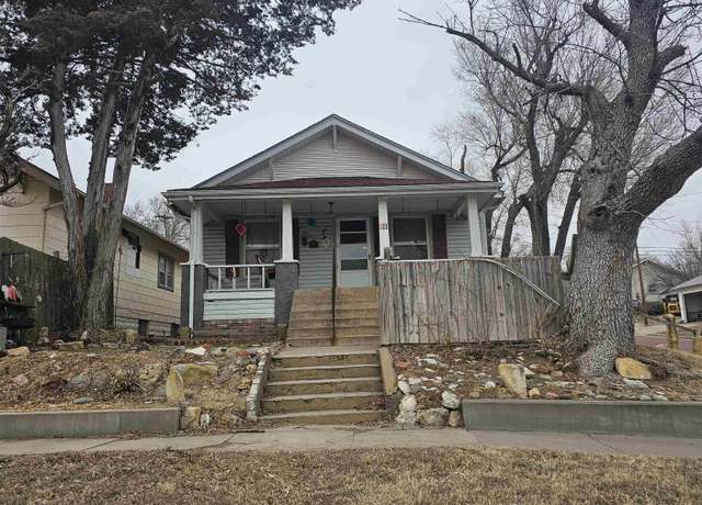 Property at 911 4th Ave, Dodge City, KS 67801, 2 beds, 1 bath