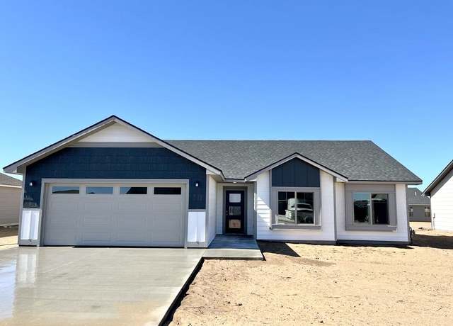 Property at 1313 Broce Bnd, Dodge City, KS 67801, 3 beds, 2 baths