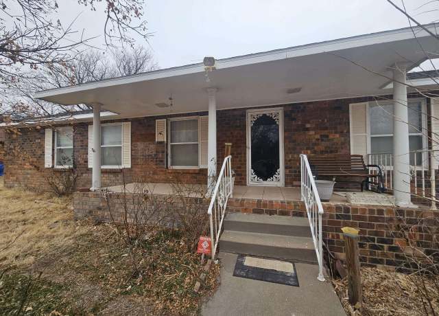 Property at 1915 Burr Pkwy, Dodge City, KS 67801, 3 beds, 3 baths