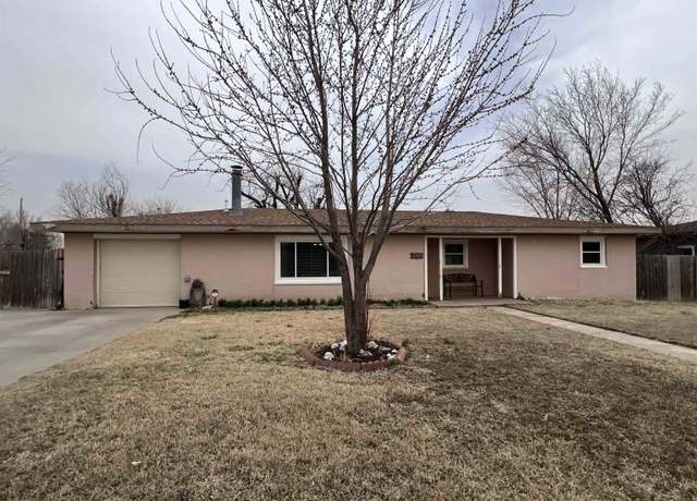 Property at 1108 Hillcrest Dr, Dodge City, KS 67801, 3 beds, 1 bath