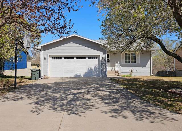 Property at 1308 Greenwood Ave, Dodge City, KS 67801, 3 beds, 2 baths