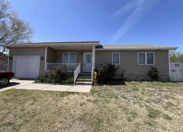 Property at 1305 Ave K Ct, Dodge City, KS 67801, 3 beds, 2 baths