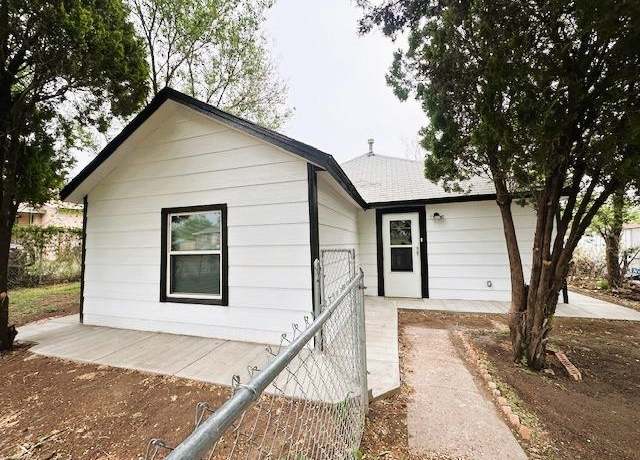 Property at 806 Ave K, Dodge City, KS 67801, 3 beds, 1 bath