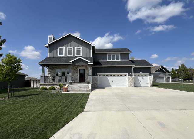 Property at 2010 Hillpointe Pl, Dodge City, KS 67801, 5 beds, 3.5 baths
