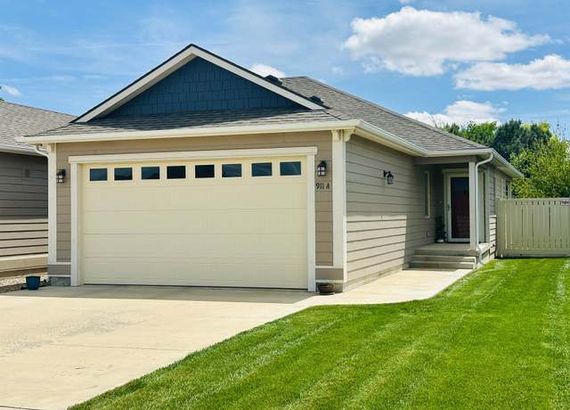 Property at 911 A Sunrise Ct, Dodge City, KS 67801, 2 beds, 2 baths