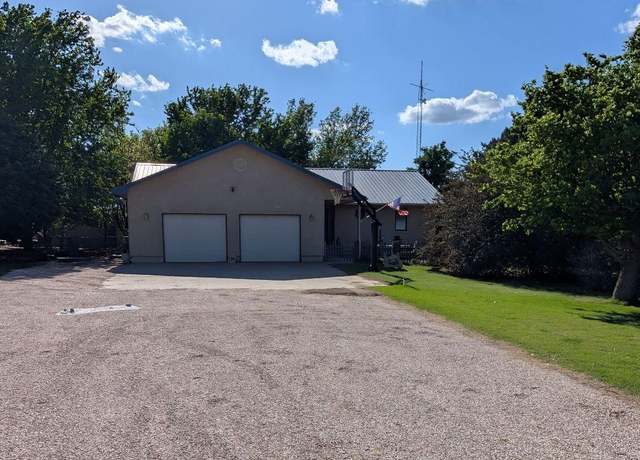 Property at 10827 Chaparral Cir, Dodge City, KS 67801, 2 beds, 3.5 baths