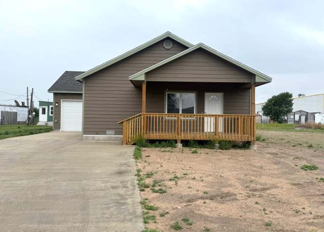 Property at 137 Cottonwood Ave, Dodge City, KS 67801, 3 beds, 2 baths
