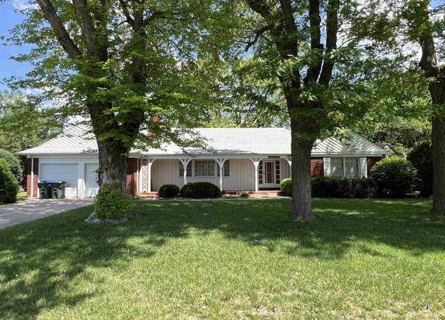 Property at 2104 Crescent Dr, Dodge City, KS 67801, 4 beds, 3 baths