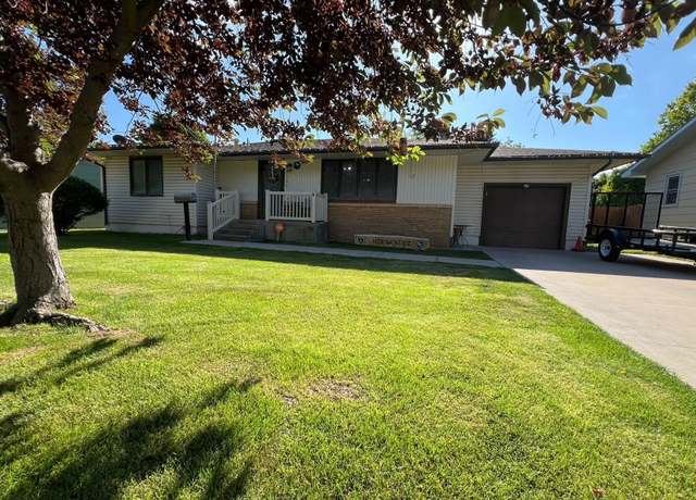 Property at 2309 Howell Ave, Dodge City, KS 67801, 3 beds, 2 baths
