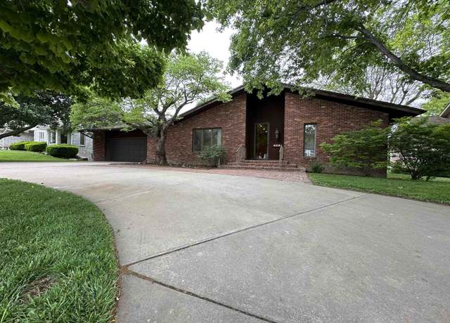 Property at 1901 Fairway Dr, Dodge City, KS 67801, 4 beds, 3.5 baths