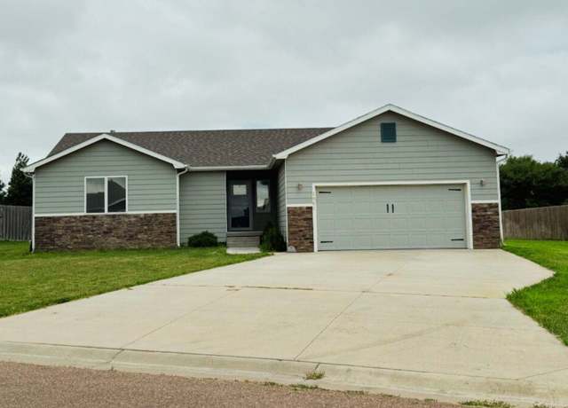Property at 2901 E Barbara Ln, Dodge City, KS 67801, 3 beds, 2 baths