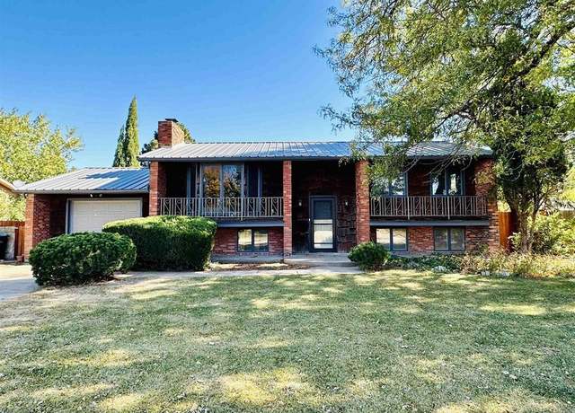 Property at 2304 N 2nd Ave, Dodge City, KS 67801, 3 beds, 2.5 baths