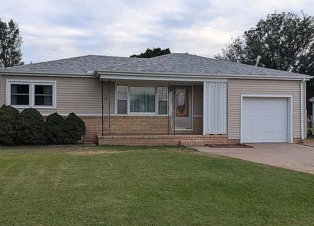 Property at 107 University Dr, Dodge City, KS 67801, 3 beds, 2 baths