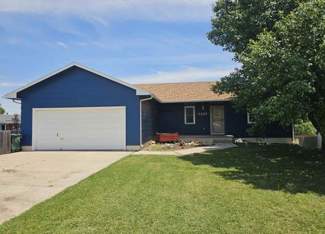 Property at 1310 Greenwood Ave, Dodge City, KS 67801, 4 beds, 3.5 baths