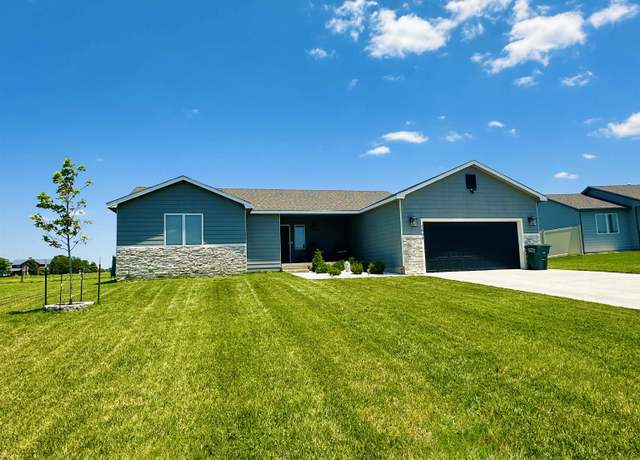 Property at 2908 Anna Ave, Dodge City, KS 67801, 4 beds, 2 baths