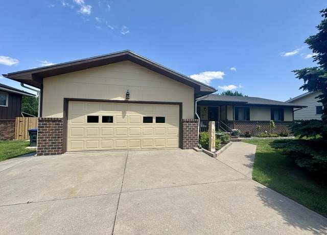 Property at 2706 Buffalo Dr, Dodge City, KS 67801, 2 beds, 3 baths