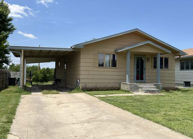 Property at 1117 Hillcrest Dr, Dodge City, KS 67801, 2 beds, 2 baths
