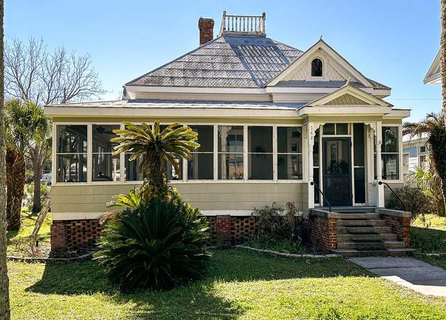 Property at 142 4th St, Apalachicola, FL 32320, 2 beds, 2 baths
