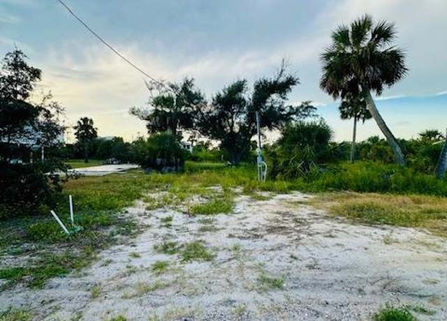 Property at 135 Desoto St, Port St. Joe, FL 32456