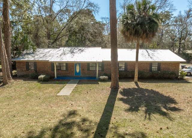 Property at 294 Prado St, Apalachicola, FL 32320, 3 beds, 2 baths