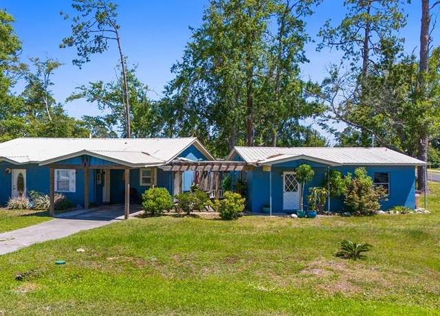Property at 502/504 9th St, Port St. Joe, FL 32456, 2 beds, 2 baths