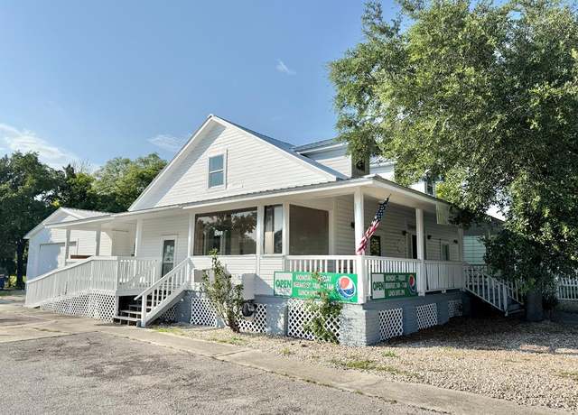 Property at 133 Ave E, Apalachicola, FL 32320, 4 beds, 3.5 baths