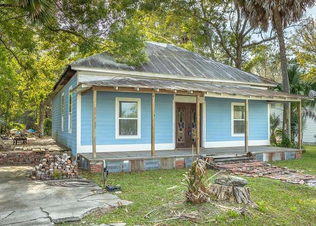 Property at 146 12th St, Apalachicola, FL 32320, 3 beds, 1.5 baths