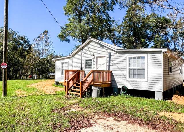 Property at 391 Byrd Parker Dr, Wewahitchka, FL 32465, 3 beds, 2 baths