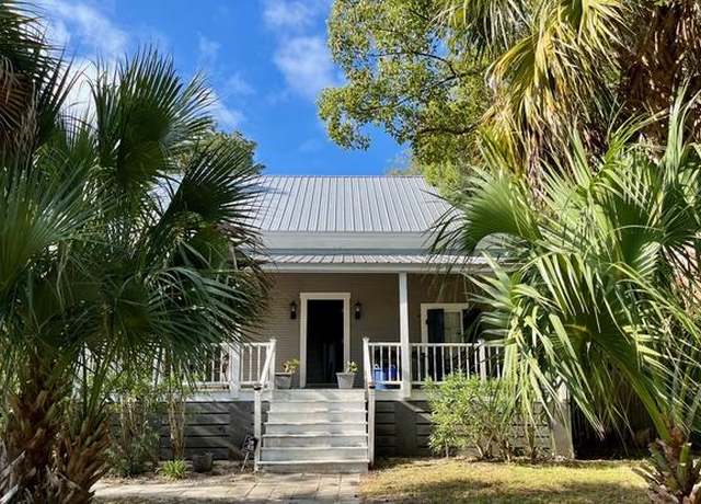 Property at 124 8th St, Apalachicola, FL 32320, 3 beds, 2 baths