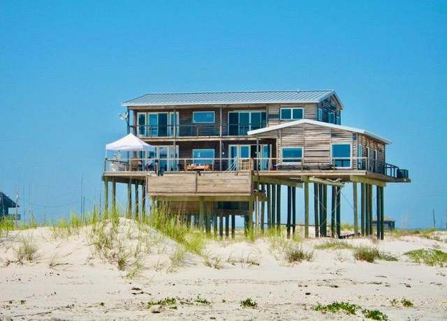 Property at 1973 Gulf Shore Dr, Carrabelle, FL 32322, 6 beds, 3 baths