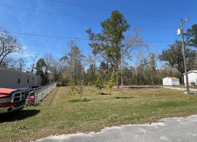 Property at 251 Rhodes Dr, Wewahitchka, FL 32465