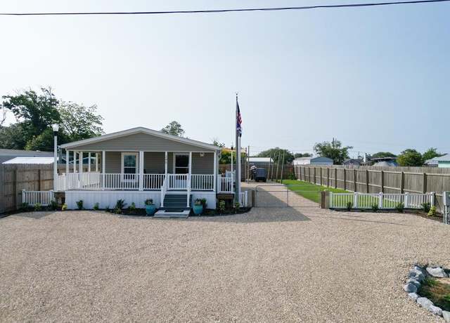 Property at 346 Ponce De Leon St, Port St. Joe, FL 32456, 3 beds, 2 baths