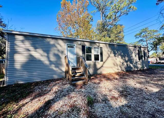 Property at 296 24th Ave, Apalachicola, FL 32320, 2 beds, 2 baths